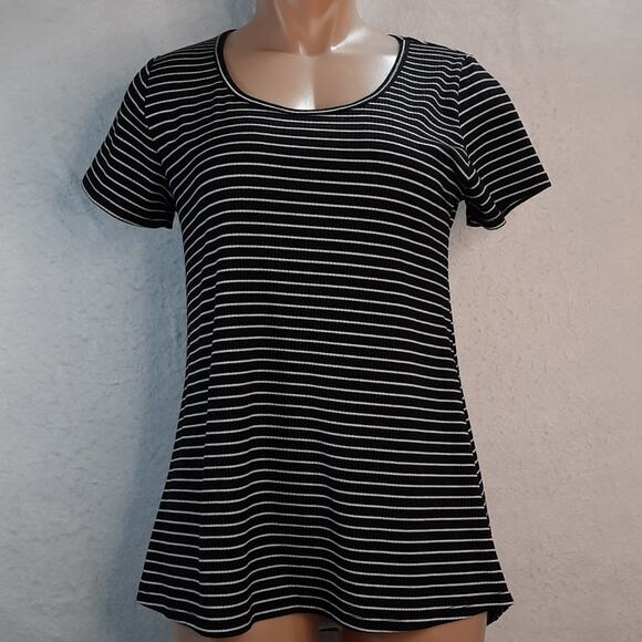 LuLaRoe Black & White Striped Simply Comfortable Top Size X-Small - Picture 1 of 7
